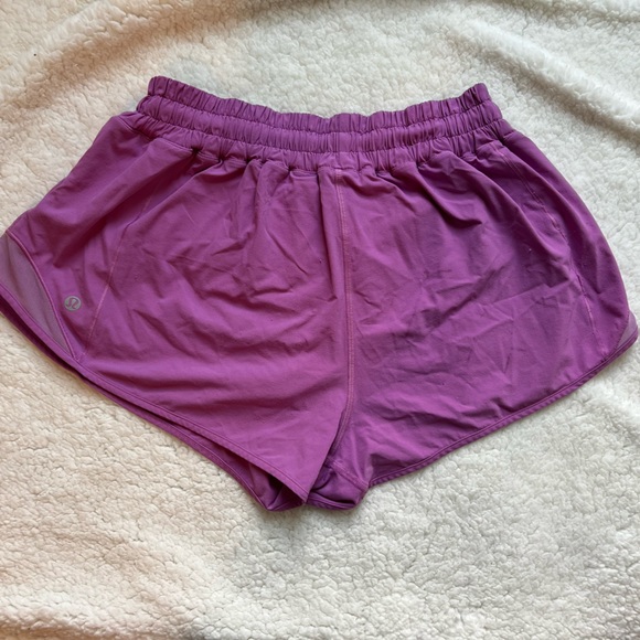 Lululemon RARE discontinued magenta glow hotty hot shorts sz 10 Reg - Picture 1 of 5